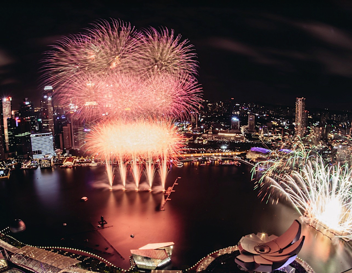 New Year's Eve fireworks - CÉ LA VI